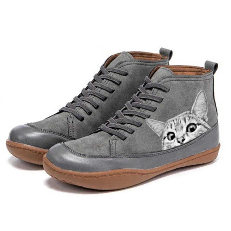 Jane – Leather Ankle Boots with Cat-Inspired Design