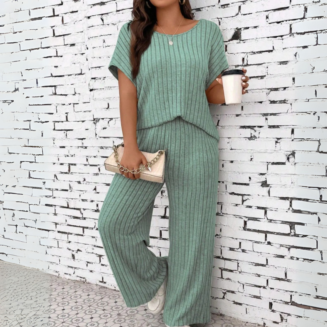 WAUNAT - Curvy Fit Short Sleeve Top