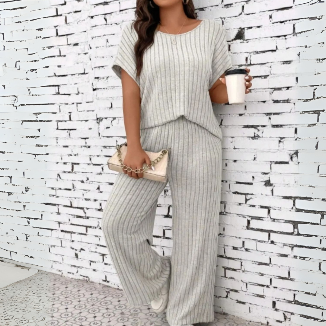 WAUNAT - Curvy Fit Short Sleeve Top