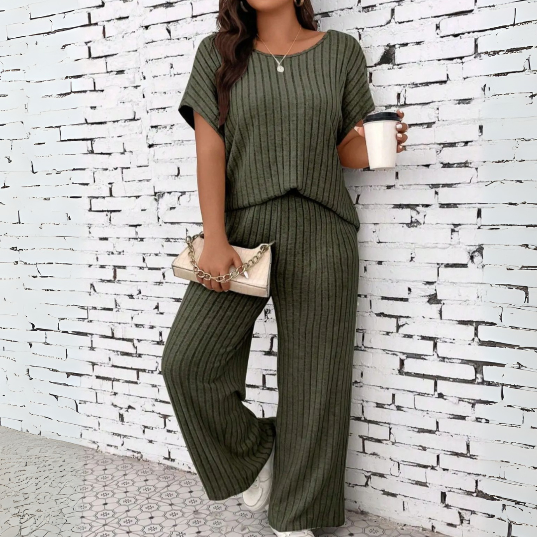 WAUNAT - Curvy Fit Short Sleeve Top