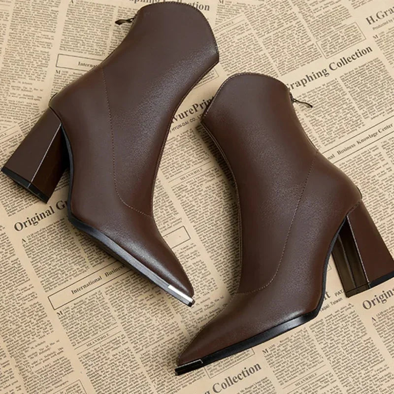 NOX™ - Chelsea Boots with Chrome Accents