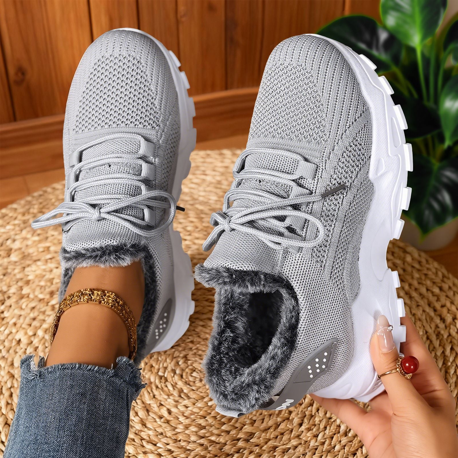 Henrietta – Lightweight Casual Fleece Lace-Up Sneakers