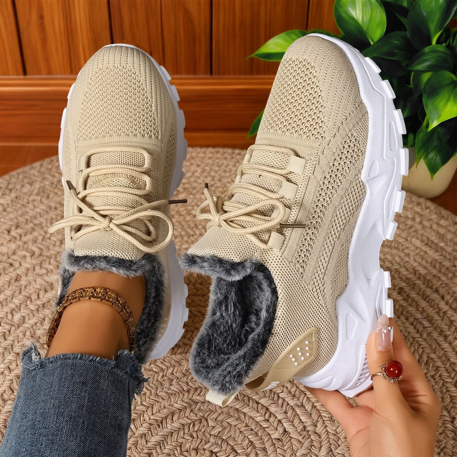 Henrietta – Lightweight Casual Fleece Lace-Up Sneakers