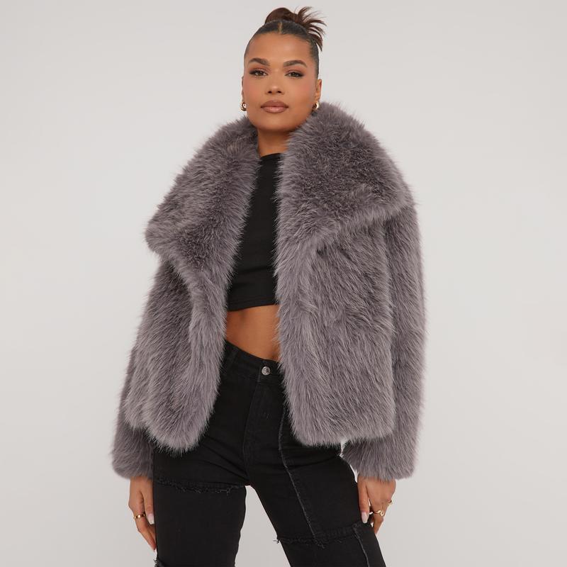 VICTORIA™ - Stylish Cropped Winter Jacket with Trendy Oversized Collar